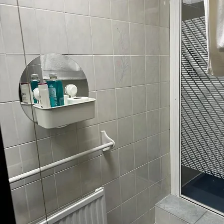 London Stockwell Station Apartment Room photo