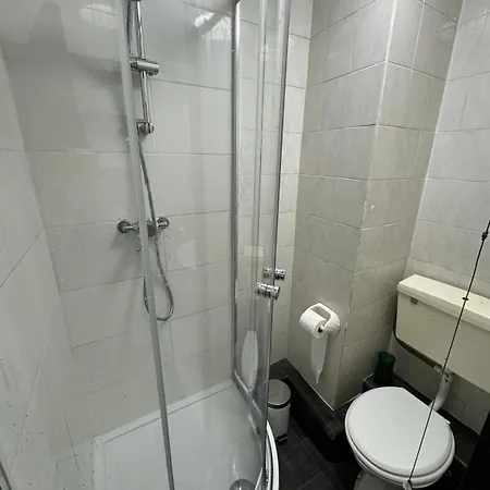 London Stockwell Station Apartment Room photo