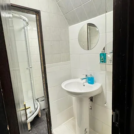 London Stockwell Station Apartment Room photo