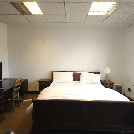 London Stockwell Station Apartment Room photo