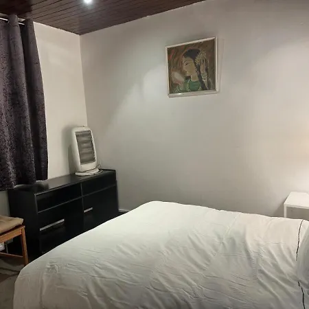 London Stockwell Station Apartment Room photo